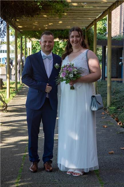 Beim Antrag „veräppelt“: Alissa und Jens-Peter Gumpricht heiraten Alissa und Jens-Peter lernten sich durch eine Dating-App kennen.
