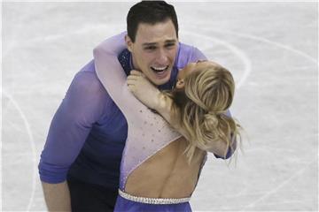 Aljona Savchenko (r) und Bruno Massot freuen sich über ihren Sieg beim Grand-Prix-Finale in Nagoya. Foto: Koji Sasahara