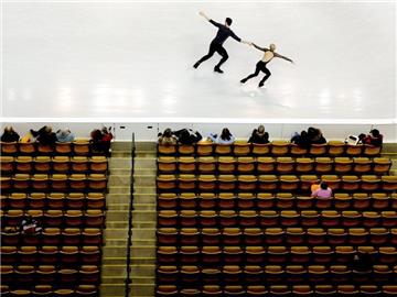 Aljona Savchenko trainiert mit Bruno Massot in Boston. Foto: Justin Lane