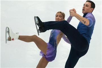 Aljona Savchenko und Bruno Massot wechseln vor dem Grand-Prix-Finale ihr Programm für die Kür. Foto: Peter Kneffel/dpa