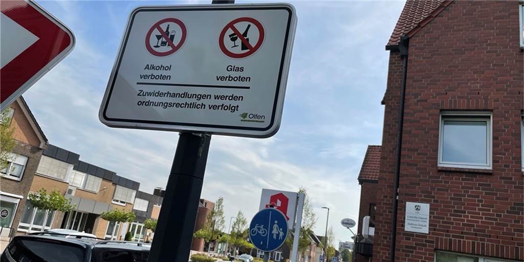 Ein Monat Alkoholverbot rund um Bilholtstraße: Was hat es gebracht? Alkohol und Glasflaschen verboten auf der Bilholtstraße: Seit die Stadt das Verbot erlassen hat, verzeichnet die Polizei weniger Einsätze.