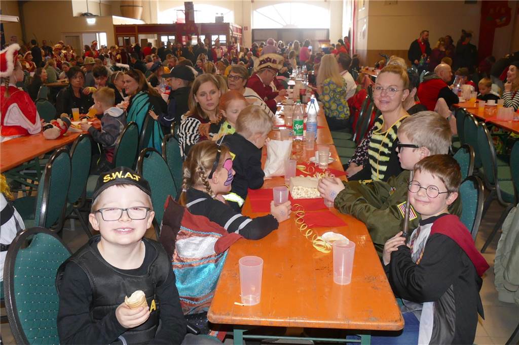 Viele Fotos : Spaß und Frohsinn beim Kinderbüttnachmittag beim KFK Rot-Weiß Südllohn
