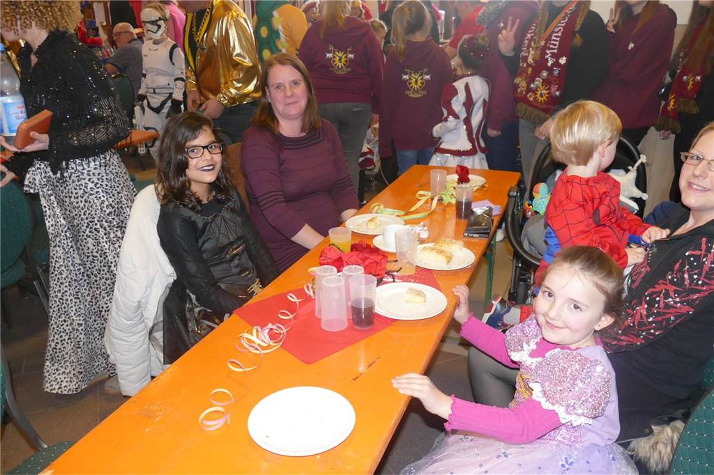 Viele Fotos : Spaß und Frohsinn beim Kinderbüttnachmittag beim KFK Rot-Weiß Südllohn
