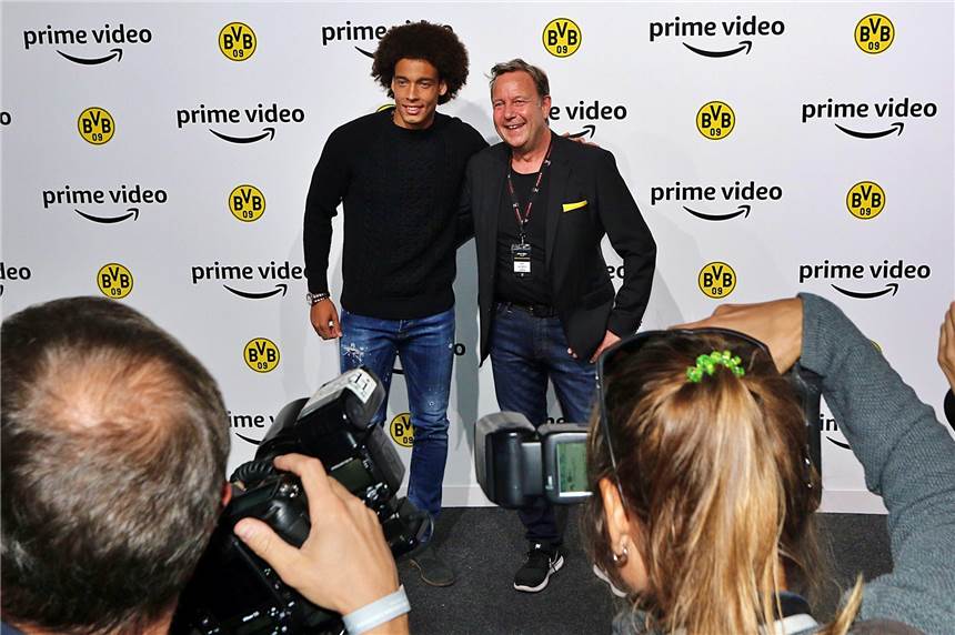 BVB-Dokumentation gibt intime Einblicke - 3000 Fans sind zufrieden Alle Augen und Kamers auf BVB-Taktgeber Axel Witsel (l.).