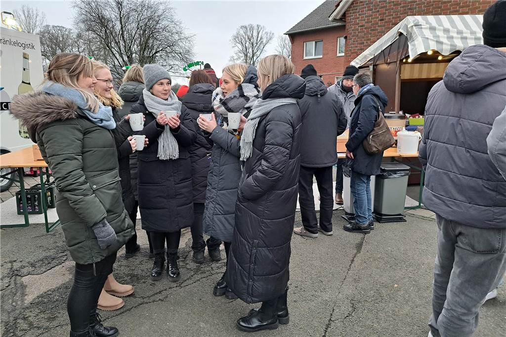 Alle beteiligten Helfer waren ebenso überwältigt wie Familie Hueske selbst und sind nun umso gespannter, welche Spendensumme für den ambulanten Hospizdienst Königskinder zusammen gekommen ist.