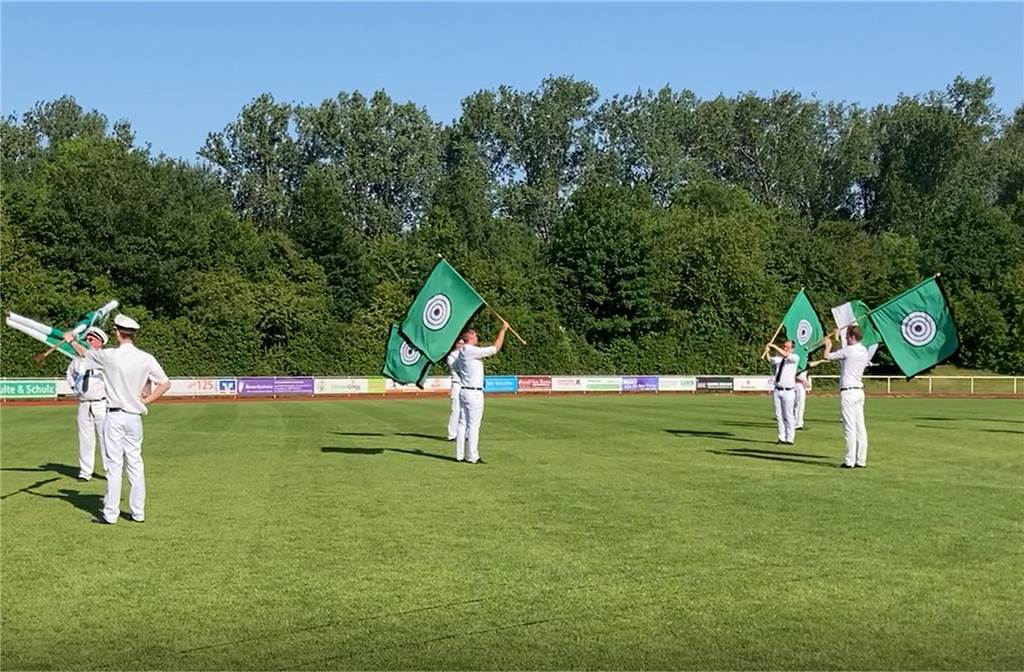 Viele Fotos von Fahnenschlag und Sternmarsch in Nordkirchen: „Ein Highlight des Jubiläums“ Alle drei Vereine ehrten mit dem gemeinsamen Fahnenschlag ihre Königspaare.