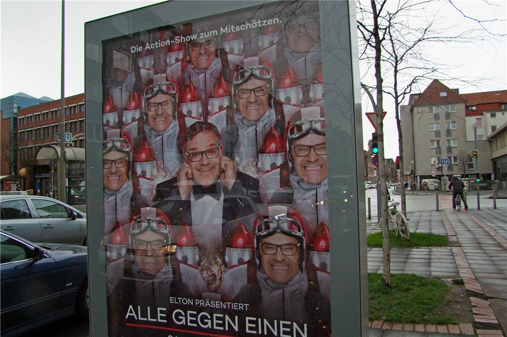 „Lebensgefährlich!“ – Radfahrer warnt vor Dortmunder Kreuzung "Alle gegen einen": Der Titel der Werbetafel benennt unfreiwillig ein Problem an dieser Kreuzung. Denn die Tafel blockiert die Sicht auf Radfahrer.