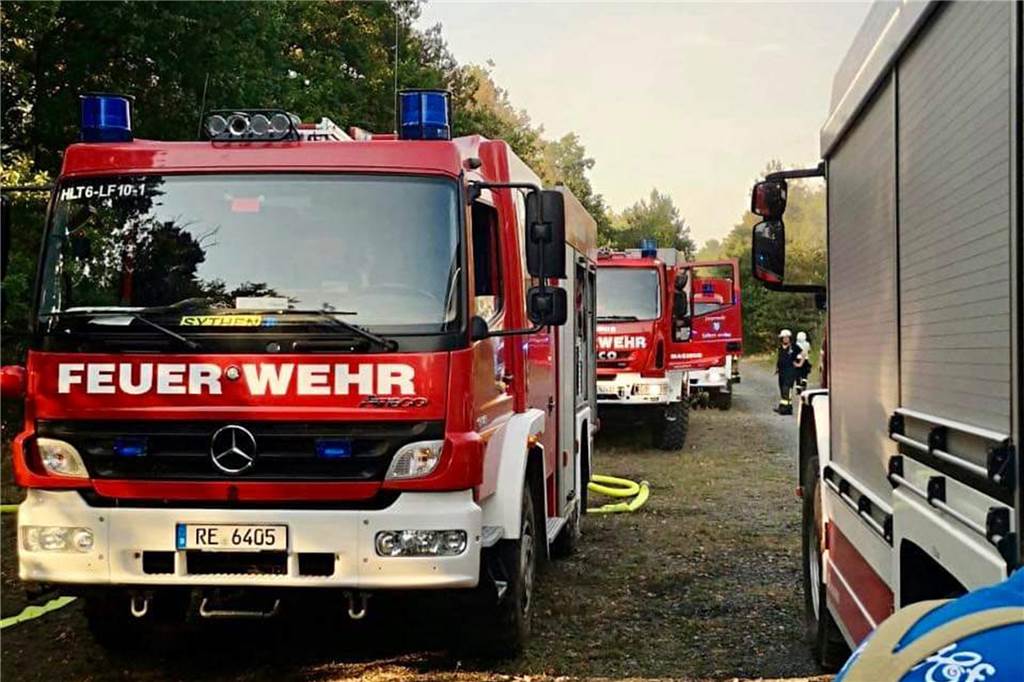 Großeinsatz: Über 10.000 Quadratmeter Wald standen am Silbersee 3 in Flammen Alle Halterner Löscheinheiten waren zum Silbersee 3 ausgerückt.