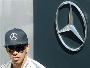 Alle jagen Lewis Hamilton. Foto: Andreu Dalmau