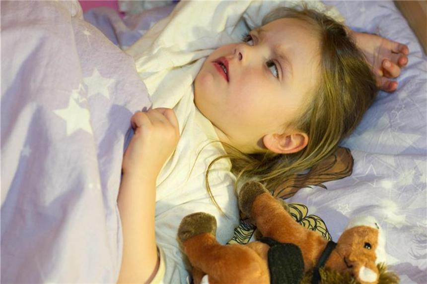 Kinder verstehen Notlügen schon früh „Alle Kinder schlafen schon“ - diese Behauptung kaufen viele Kinder ihren Eltern nicht ab. Foto: Patrick Pleul/dpa