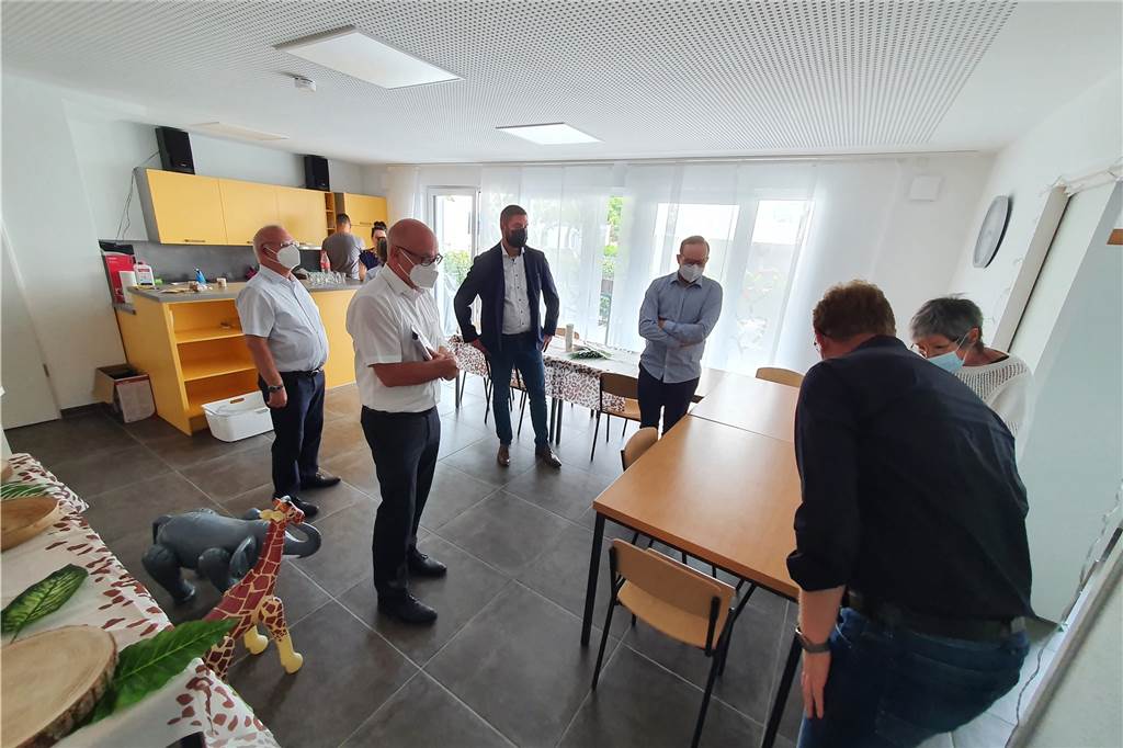 Alle Mieter im Haus dürfen den Gemeinschaftsraum mit Küche für Treffen und Feiern nutzen. An den Raum angeschlossen ist ein Gästezimmer für Besuch, der in den kleineren Wohnungen nicht untergebracht werden kann.