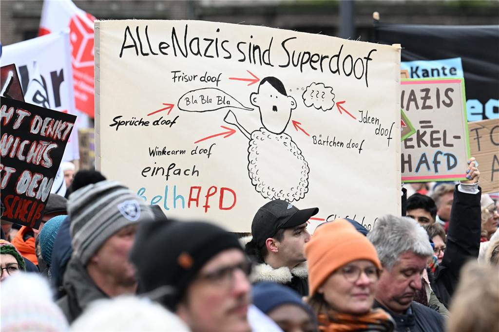 Alle Nazis sind superdoof