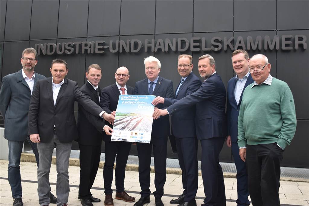 Oberbürgermeister kritisieren Deutsche Bahn: „Jetzt ist Feierabend!“ Alle politischen Teilnehmer der Pressekonferenz in Münster waren sich einig, dass der Widerstand gegen die Pläne der Deutschen Bahn noch weiter intensiviert werden soll.