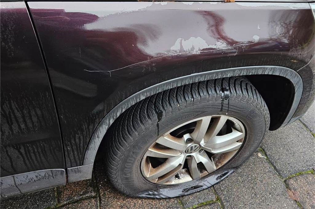 Auto von Bürgermeister Mike Rexforth beschädigt: Staatsschutz ermittelt Platter Reifen und zerkratzter Lack am Wagen von Mike Rexforth