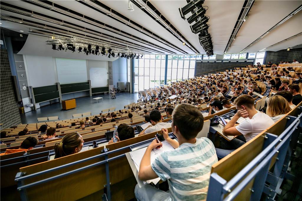 Allein an der TU Dortmund und der Fachhochschule Dortmund studieren insgesamt rund 5200 junge Menschen aus dem Ausland.