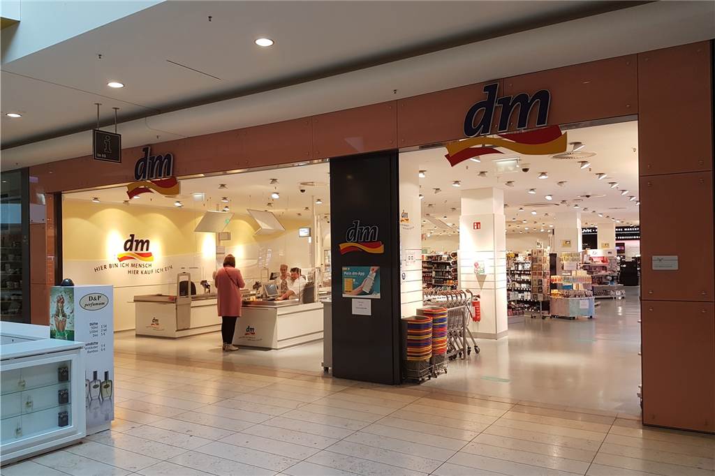Thier-Galerie im Notbetrieb: Wie geht es Dortmunds Einkaufszentrum? Allein auf weiter Flur: im Untergeschoss der Thier-Galerie hat der dm-Markt geöffnet.