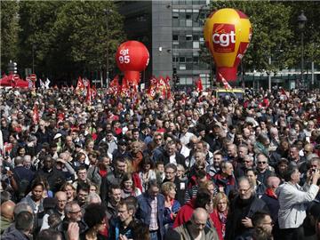 Allein in Paris gingen rund 24 000 Menschen auf die Straße, nach Angaben der Gewerkschaft CGT waren es 60 000. Foto: Thibault Camus