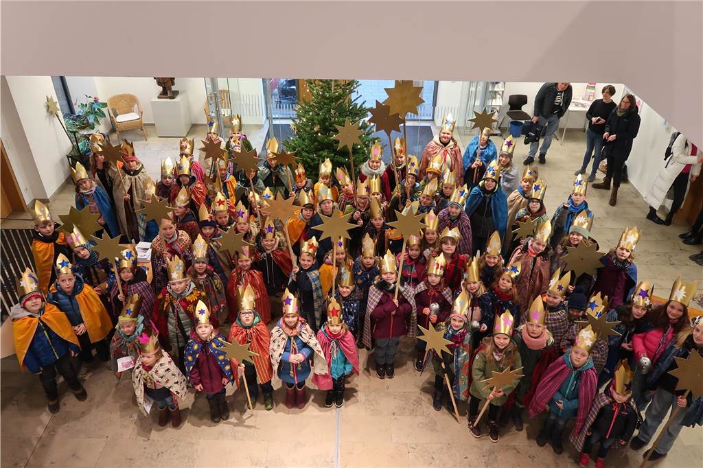Sternsinger schwärmen am Wochenende aus: Sammlung für Kinderrechte Allein in Sythen waren im vergangenen Jahr 93 junge Sternsinger unterwegs - so viele wie schon lange nicht mehr.