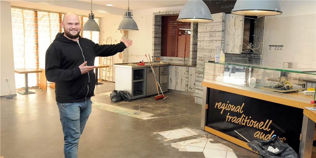 Neue Gastronomie im „Das Beckers“ – In Dortmund kennt man sie bereits Alles Alte muss raus: Marcel Pelzer hat in dem früheren Bistro „Das Beckers" bereits mit dem Abriss der Einbauten und des Bodenbelags begonnen. Er wird dort eine neue Gastronomie einrichten, allerdings ohne Brot und Brötchen.