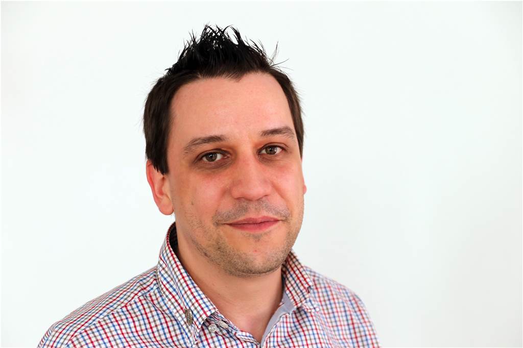 Biersommelier sagt: Bier passt perfekt zum Barbecue - nur nicht als Dusche Alles begann mit einem Interesse an kreativen Bieren; heute arbeitet Markus Maurer jeweils zur Hälfte als Biersommelier und in seinem ursprünglich erlernten Beruf als Pharmazeutisch-technischer Assistent.