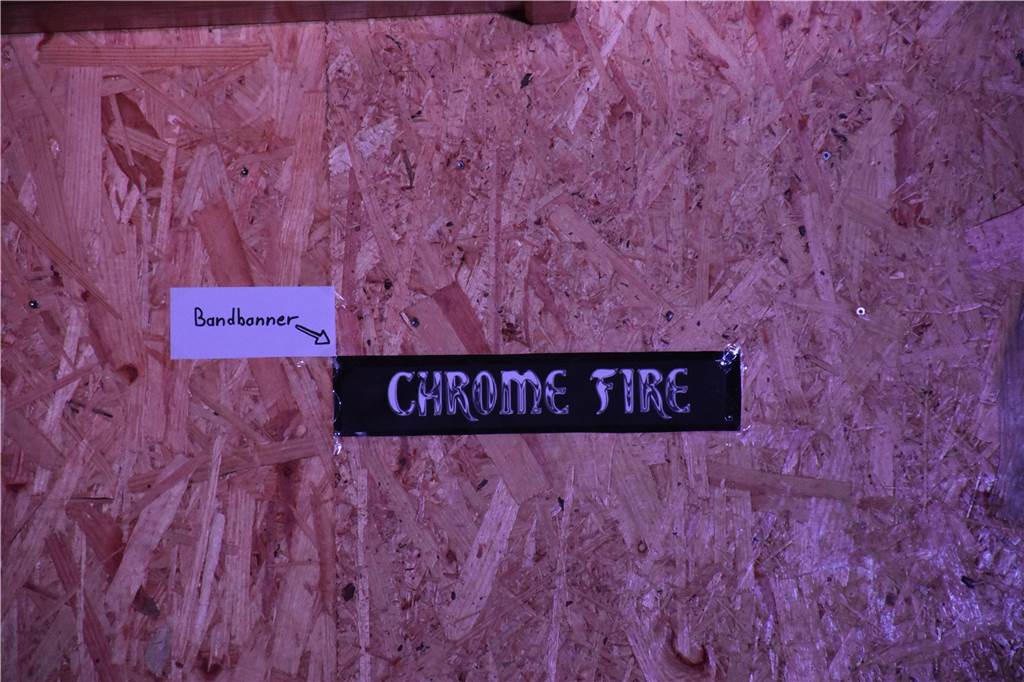 Heavy Metal aus Ahaus: „Chrome Fire“ arbeitet am zweiten Album Alles ist noch ein bisschen improvisiert im Probekeller der Band „Chrome Fire", ein größeres Banner steht schon bereit.