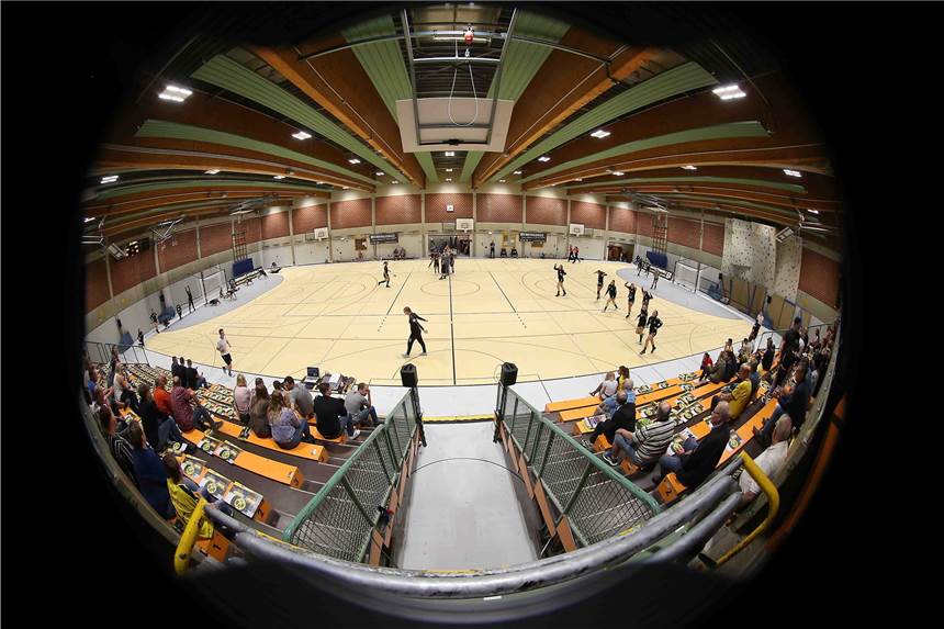 Neustart im neuen Gewand: Der BVB geht mit zwei Spielführerinnen in die Saison 2019/20 Alles neu beim BVB: Die neuformierte Mannschaft mit zwei neuen Spielführerinnen spielt in der frisch renovierten Halle Wellinghofen.