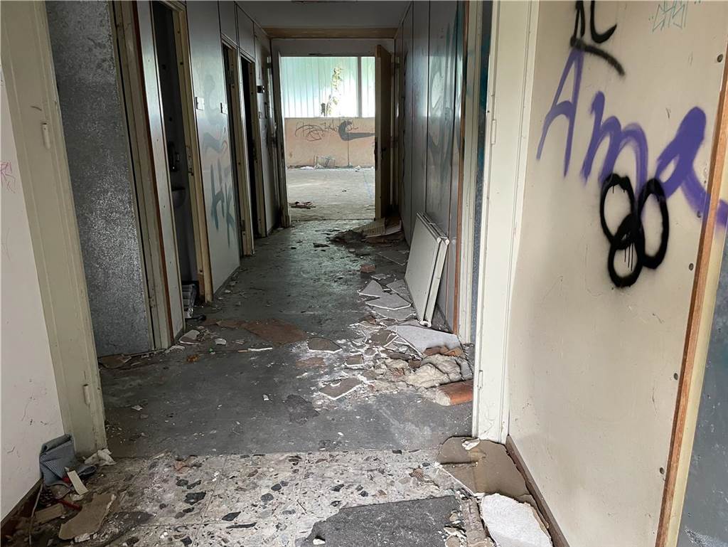 Ehemalige Gammel-Sporthalle ist überraschend einfach zugänglich Die ehemalige Sporthalle an der Bövinghauser Straße wurde komplett zerstört.