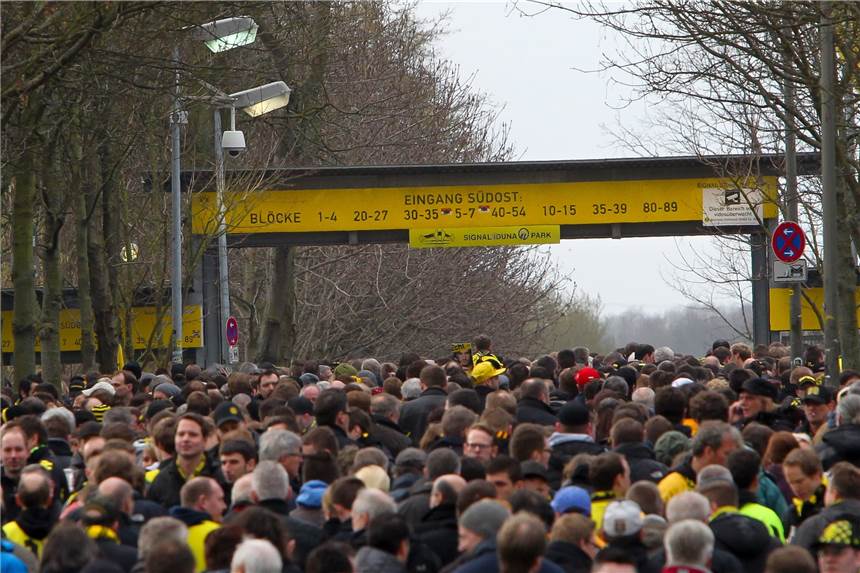 Darum klagen viele BVB-Fans über die schlechte Stimmung im Signal Iduna Park Alles wie immer? Viele Fans, finden, dass das nicht so ist.