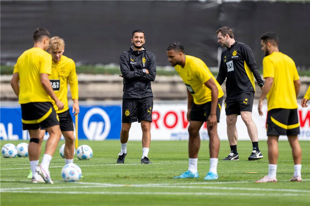 Neue Details zum BVB-Vertrag von Almugera Kabar Nuri Sahin lächelt.