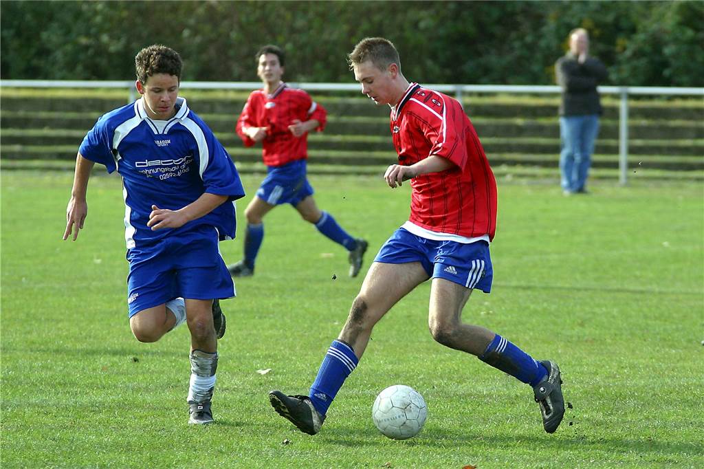 Als A-Juniorenfußballer spielte Raphael Gösmann (r.) für den VfR Rauxel .