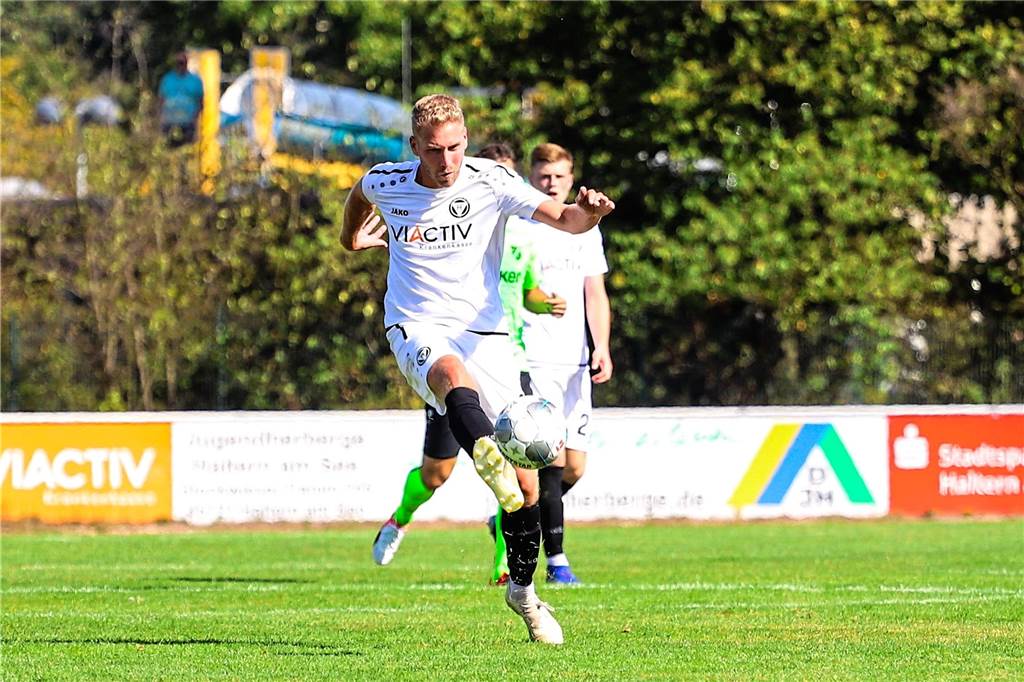 „Wie ein Weihnachtsgeschenk“ - Nils Eisen kehrt aus Fußball-Ruhestand zurück Als Amateurkicker hat Nils Eisen fast alles erreicht: Das Bild zeigt den Recklinghäuser im Einsatz für den TuS Haltern im Regionalliga-Heimspiel gegen den SV Rödinghausen.