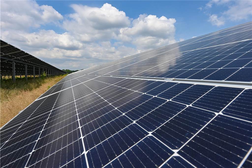 Energiewende: Zwei Grüne lehnen Solarpark auf Acker in Niederaden ab Als Beitrag zum Klimaschutz sieht der Ausschuss für Stadtentwicklung den geplanten Solarpark.