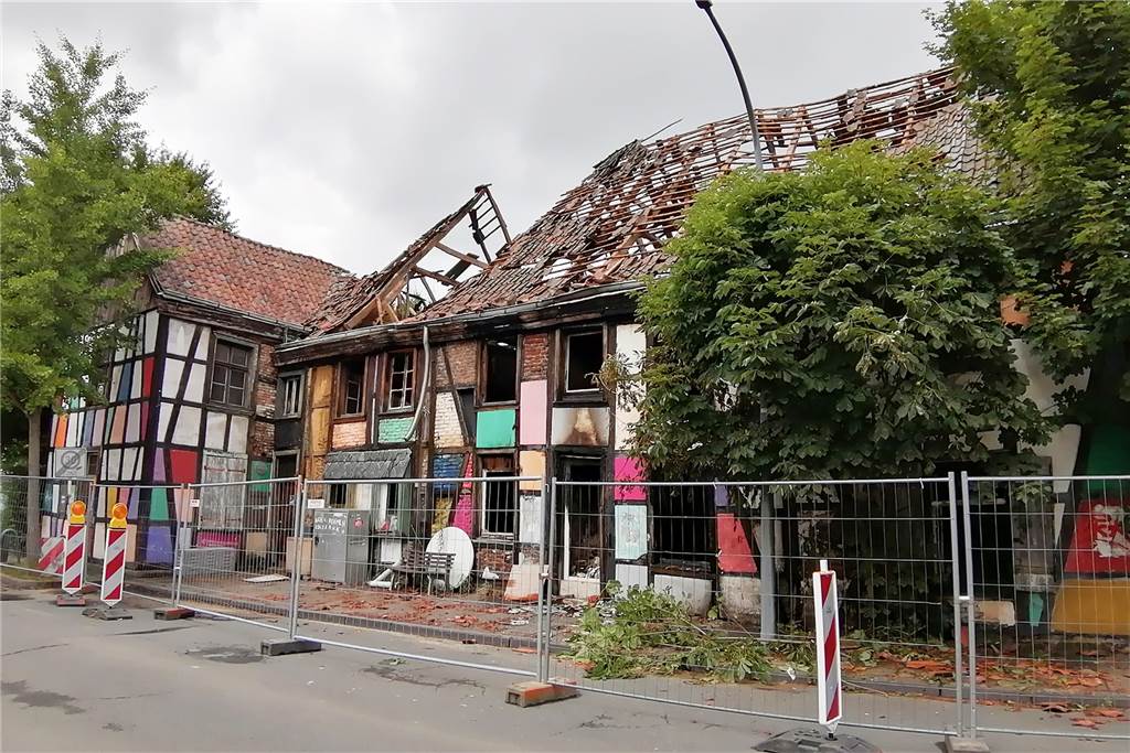 Wohnungsloser Jochen aus Dortmund: Drama mit vorerst glücklichem Ausgang Als das Feuer am frühen Morgen des 23. Juni ausbrach, schlief Jochen im linken, nicht vollständig ausgebrannten Gebäudeteil an der Siegenstraße.