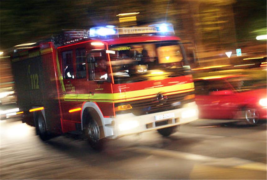 Zwei Jugendliche konnten sich rechtzeitig vor Feuer retten Als die Feuerwehr in der Brückstraße ankam, waren die Jugendlichen bereits in Sicherheit.