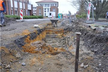 Als dieser Eisenstab an der Erhardstraße ins Erdreich geschlagen wurde, traf er auf ein Stromkabel und beschädigte es.