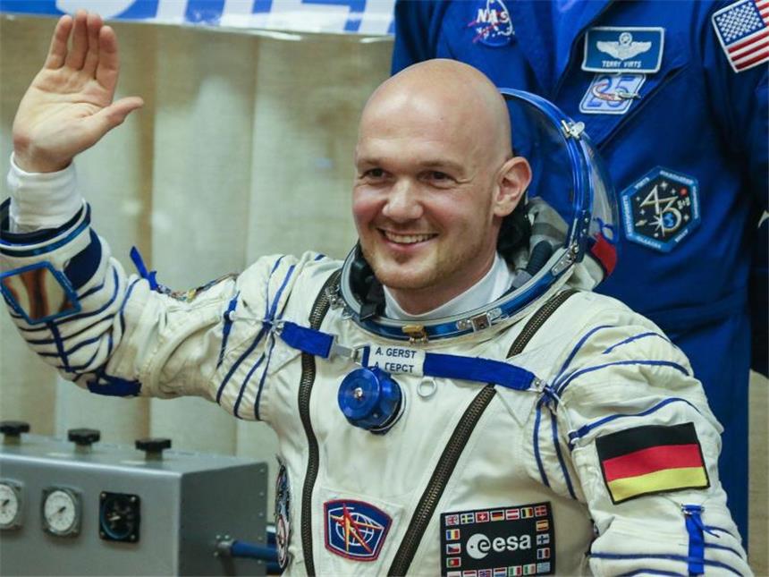 «Der Blick ist super»: Gerst nimmt Arbeit im All auf Als dritter Deutscher soll Alexander Gerst auf der Internationalen Raumstation arbeiten. Foto: Sergei Ilnitsky