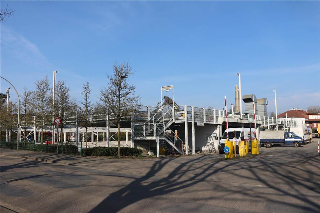 Als durchaus komplex stellen sich die Abbrucharbeiten am Parkdeck heraus. Schon bald soll mit der Ertüchtigung des unteren Decks begonnen werden.