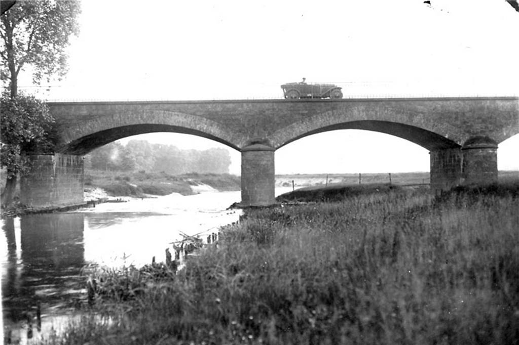 Erstes Badevergnügen: An Lippe und Stever herrschten strenge Regeln Alte Steverbrücke in Haltern