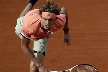 Als erster von sieben deutschen Tennisprofis muss Alexander Zverev in der zweiten Runde der French Open ran. Foto: Alessandra Tarantino/AP