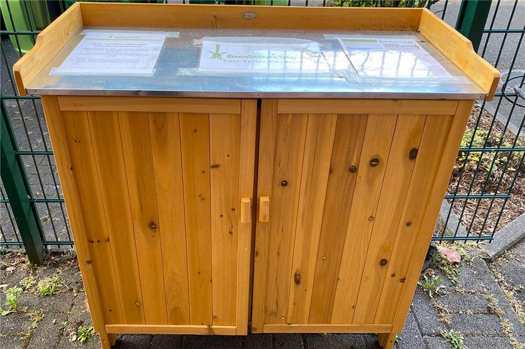 Neuer Fair-Teiler „Einhorn“ steht jetzt zur Lebensmittelrettung bereit Als Fair-Teiler kann alles genutzt werden. "Pavarotti" ist von außen kaum von einem gewöhnlichen Gartenschrank zu unterscheiden.