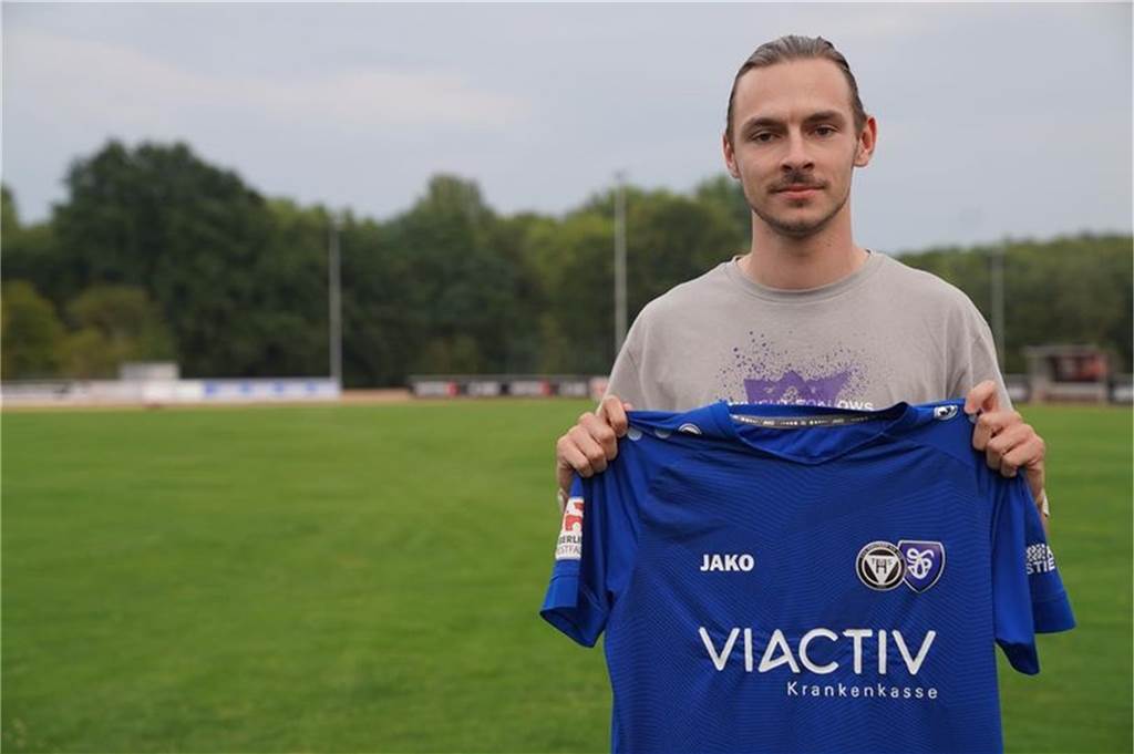 Nach Gastspiel beim TuS Haltern: Offensiv-Flitzer Lorenz Niedrig hat sich entschieden Als Gastspieler trug Lorenz Niedrig schon das Trikot des TuS Haltern am See.