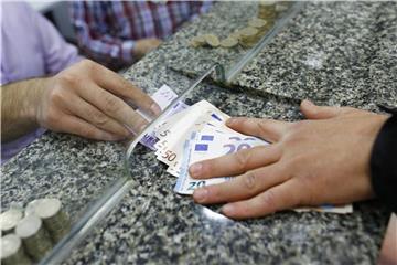 Als Gründe für den starken Wertverfall der türkischen Währung gelten ein starker Anstieg der Inflation sowie die Sorge der Finanzmärkte vor einer wachsenden Kontrolle der Notenbank des Landes durch den Präsidenten. Foto: Sedat Suna/EPA