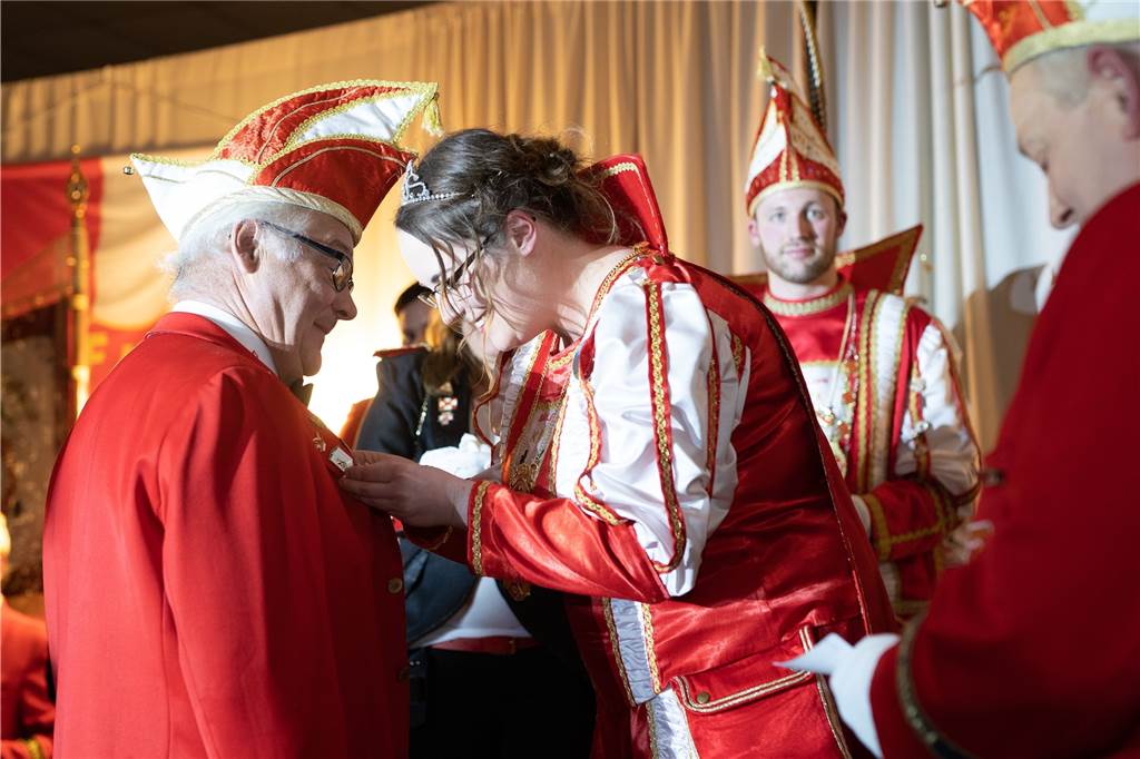 Als Gründungsmitglied für 22 Jahre im KFK-Südlohn wurde Willi Ingenhorst mit der Silbernen Ehrennadel des Vereins ausgezeichnet.