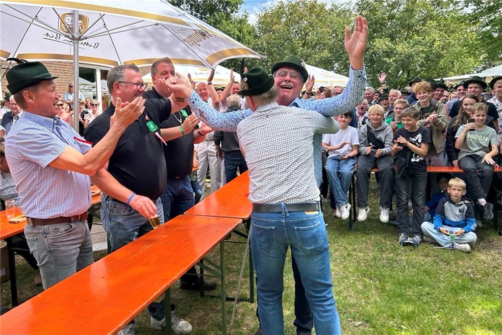 Heinrich Gewering ist neuer König der Schützen in Doemern Als Heinrich Gewering endgültig als neuer König bestätigt wurde, war die Freude bei allein um ihn herum groß.