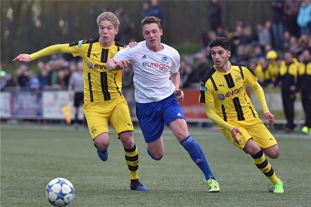 Konstantin Gleis mutiert zum Top-Torjäger Als Junior beim SuS Stadtlohn spielte Konstantin Gleis auch schon gegen Borussia Dortmund.