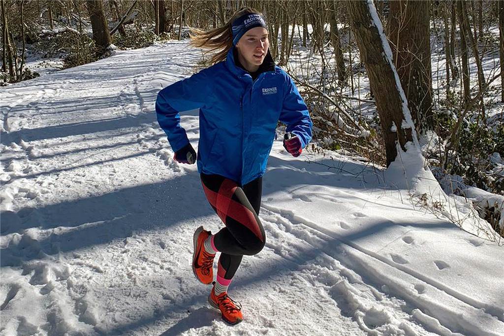 Eine junge Siegerin, die alles andere ist als ein One-Hit-Wonder Als kürzlich im Ergster Wald der Winter Einzug gehalten hatte, trainierte Katharina Krüger auch im Schnee.