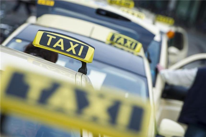 Taxi-Ruf bundesweit per App: Traditionsbranche im Umbruch „Als Mobilitätsdienstleister stellen wir uns den Trends. Dazu gehört auch der Taxi-Ruf per App, der bundesweit möglich ist“, sagt der Präsident des Deutschen Taxi- und Mietwagenverbandes. Foto: Ole Spata