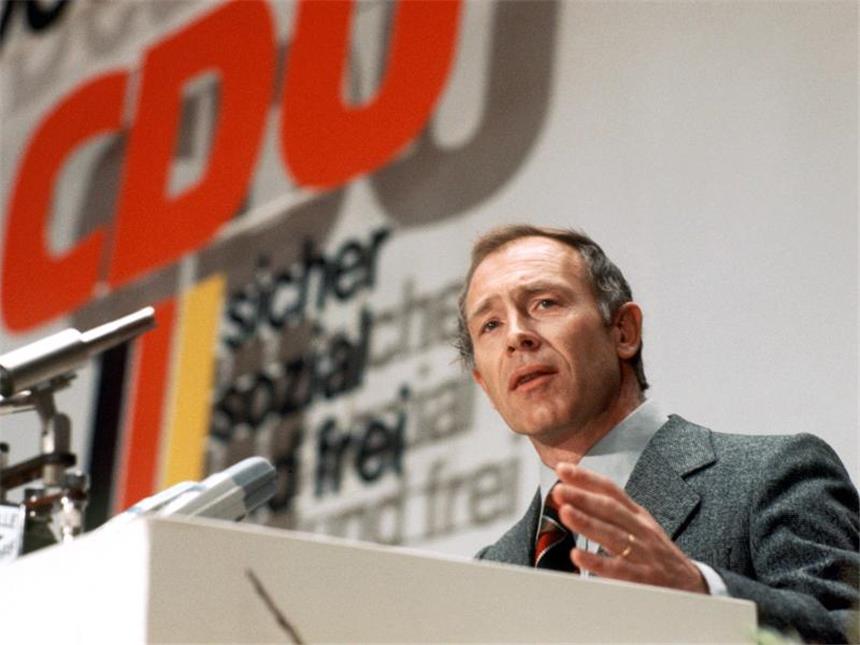 CDU-Urgestein Heiner Geißler ist tot Als neugewählter CDU-Generalsekretär am Rednerpult während des Bundesparteitages der CDU 1977 in Düsseldorf: Heiner Geißler. Foto: Heinz Wieseler