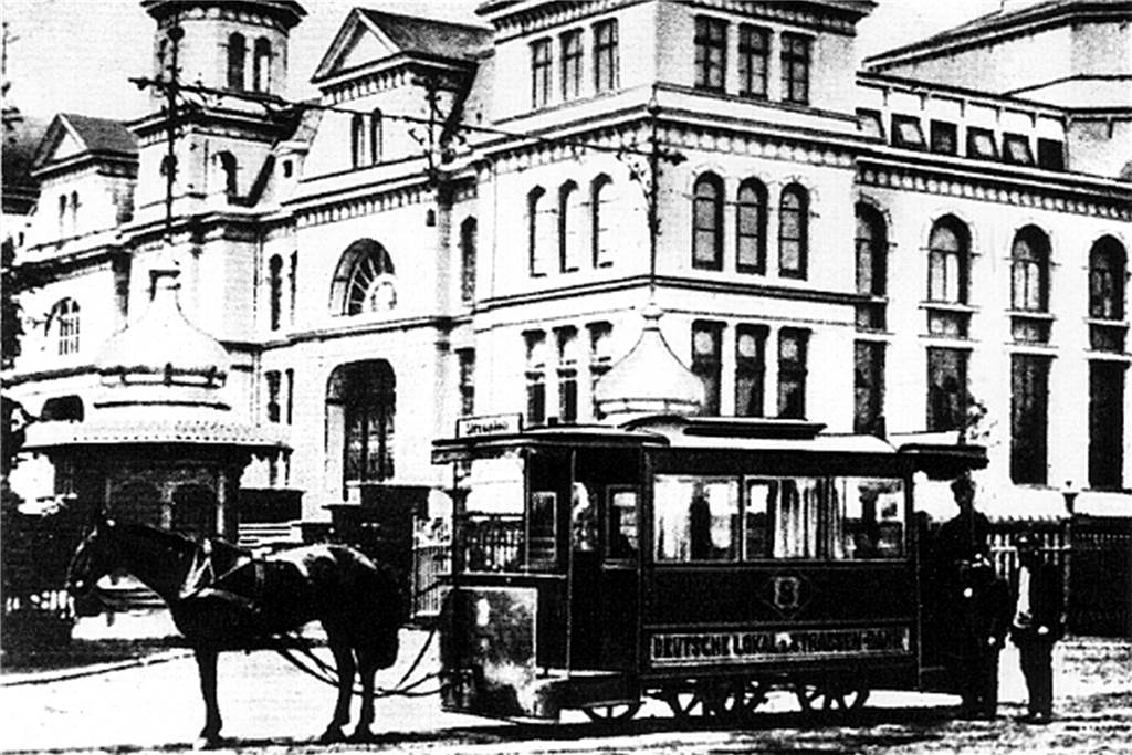 Vor 140 Jahren: Pferde zogen die erste Dortmunder Straßenbahn Als Pferdebahn führte die erste Straßenbahn-Linie ab 1881 zum Fredenbaum.