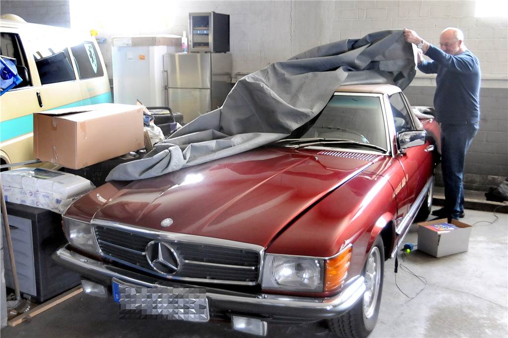 Taxi Salgert verkauft: Nachfolger lassen Geschäft mit Taxen einschlafen Als Ruheständler wird Rolf Salgert mehr Zeit für Ausfahrten mit seinem Oldtimer, dem Mercedes 350 SL vom Baujahr 1979, haben.
